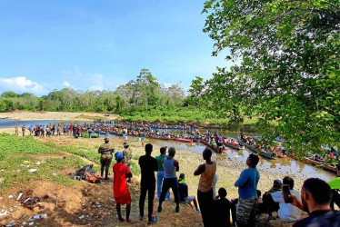 Foto | OIM/Idiam Osorio / LA PATRIA  Los migrantes toman una embarcación o canoa que cuesta 25 dólares por persona para llegar hasta los Centros de Recepción de Migrantes en Panamá.