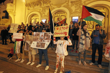 Foto | EFE | LA PATRIA Los partidarios propalestinos se reunieron en Túnez para mostrar su solidaridad con el pueblo de Gaza.