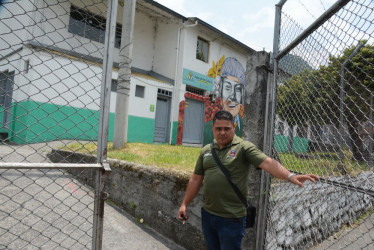 Funcionarios del ICTM visitaron ayer estos sitios para conocer cuál es su estado y poder dar apertura durante esta semana. En la imagen se ve en la casa de la cultura de Malabar. 