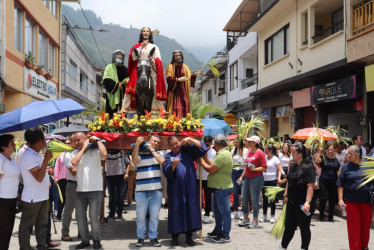 La principal imagen de esta procesión en Pensilvania fue la representación de Jesús montado en la burrita en su entrada a Jerusalén. Se necesitan seis cargueros a la vez para llevar este paso cuyo peso total se calcula en 150 kg. Los colabores iban siendo relevados cada 10 minutos bajo la coordinación de Efraín Higinio.