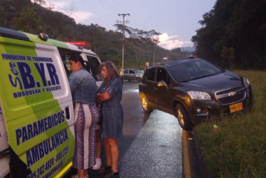 Esta camioneta es uno de los dos carros involucrados en el accidente.