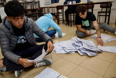 El conteo de la votación del referéndum continuaba anoche en Ecuador.