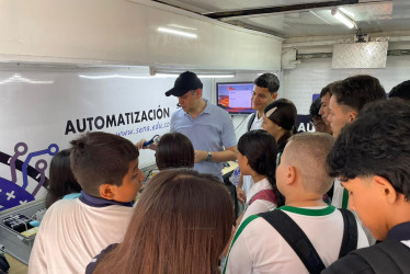 Exposiciones de tecnología estuvieron al servicio de los alumnos.