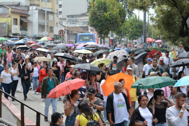 Los profesores, que marcharon ayer por la Avenida Santander de Manizales, se preguntaban si mañana tendrían clases. La Alcaldía y la Gobernación confirmaron que sí.