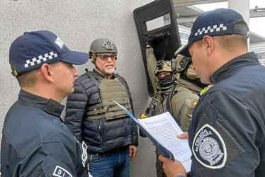 Salvatore Mancuso (centro), durante su llegada a Colombia luego de ser deportado de Estados Unidos el pasado febrero.