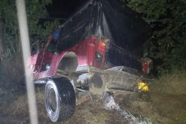 Así quedó el campero tras la emergencia en la que estuvo a punto de caer por la ladera.