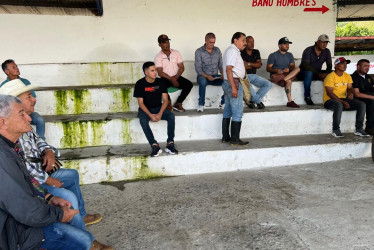 En el Coliseo se reunieron los caballistas para debatir sobre su futuro ante el desalojo que deben hacer para dar paso a la sede de la Universidad de Caldas.