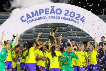 Las jugadoras de Brasil celebran su titulo de campeonas del Sudamericano Femenino Sub-20 el domingo en Guayaquil (Ecuador). Las brasileñas estarán presentes en el Mundial Femenino de Colombia.