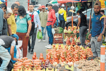 Buscan inversión para surtir fondos de la Galería. Pedirle el dinero al Gobierno nacional y no a un inversor privado fue el llamado que le hizo ayer la Cooperativa Mercar a la Alcaldía de Manizales para renovar la Plaza de Mercado. El Plan de Desarrollo ya aprobó $50 mil millones y la intervención se calcula en, al menos, $100 mil millones. Mercaldas quiere incursionar en la Galería.