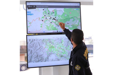 Manizales cuenta con un Sistema de Alertas Tempranas que le permite hacer un monitoreo a las autoridades para saber que acciones implementar para prevenir el riesgo. El Cuerpo de Bomberos es el encargado de hacer ese seguimiento para ayudar a las comunidades.