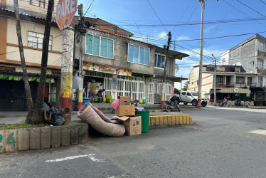 Foto | Albeiro Rudas | LA PATRIA Así permanece algunas partes del separador de La Avenida el Libertador.