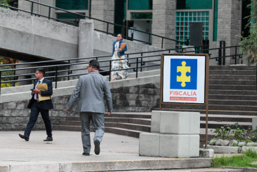 Fotografía de un espacio en el interior del edificio de la Fiscalía de Colombia donde se presentó a declarar este martes el exdirector de la Unidad Nacional para la Gestión del Riesgo de Desastres (UNGRD) Olmedo López (fuera de cuadro) en Bogotá.