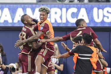 Venezuela celebra el gol de Salomon Rondon. 