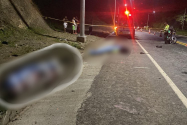 El accidente ocurrió pasadas las 7:00 p.m. sobre la vía Manizales-Medellín.