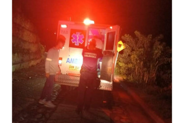 Los hombres fueron atendidos y trasladados al hospital de Marmato (Caldas) para su valoración médica.