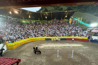 Desde tempranas horas en la tarde del domingo el coliseo de Ferias y Exposiciones Alfonso Hoyos se empezó a llenar de caballistas y de aficionados.