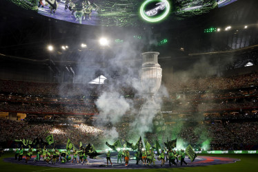 Artistas en el centro del campo durante la inauguración de la Conmebol Copa América 2024 en Atlanta, Georgia, EE.UU.