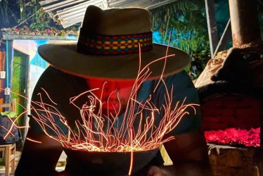 Inspirado en tradiciones mexicanas, Temazcal de La Montaña les ofrece a los turistas de Villamaría una terapia con rocas volcánicas, carbón y plantas medicinales en el Parque Nacional Natural Los Nevados. La sesión dura una hora y media.