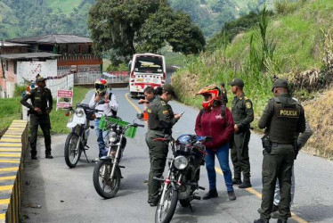 Controles en la vía Neira-Aranzazu.