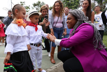 ministra de Educación, Aurora Vergara en Manizales