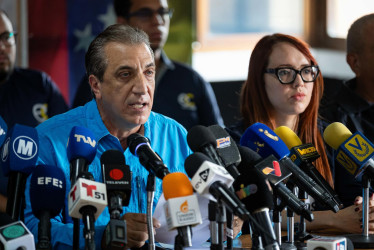 El exdiputado Biagio Pilieri, habla durante una rueda de prensa de la Plataforma Unitaria Democrática este jueves, en Caracas (Venezuela). 