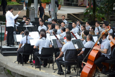 La Banda Sinfónica Nacional de Colombia ayer en el parque Ernesto Gutiérrez.