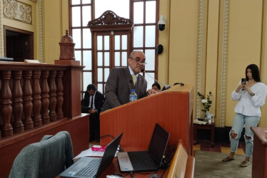 El gerente del Hospital Departamental Santa Sofía, Carlos Alberto Piedrahíta, este martes en la Asamblea de Caldas. 