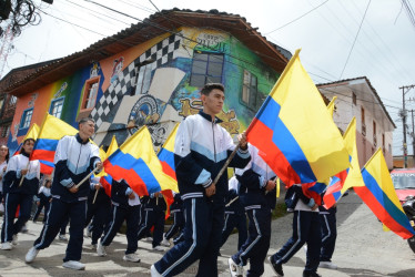 Risaralda (Caldas) celebró este viernes anticipadamente el Día de la Independencia de Colombia. Marquetalia, Filadelfia, Aranzazu y Salamina hicieron lo mismo. En Manizales el desfile del 20 de Julio saldrá este sábado a las 8:30 a.m. de la Plaza de Bolívar.