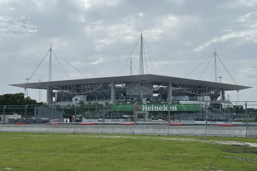 Fotografía del Hard Rock Stadium, el hogar de los Miami Dolphins de la NFL, este viernes, en Miami (Fl, EE.UU.). El fastuoso escenario acogerá este domingo la final de la Copa América entre Argentina y Colombia.