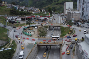 El intercambiador vial de Los Cámbulos, en Manizales, debía entregarse en septiembre del 2023. En agosto del 2024 se cumplen 11 meses de retraso. El Invías promete nueva fecha para culminar la obra, ¿cuándo la terminaría?