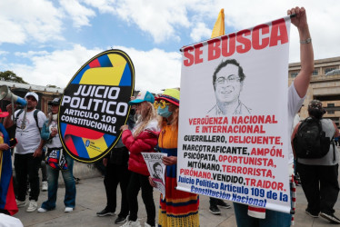 Protestas de los militares retirados este sábado en la Plaza de Bolívar de Bogotá. 