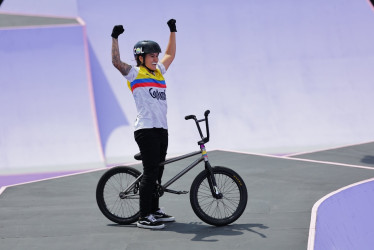 Queen Saray Villegas durante su participación en la final del BMX Freestyle de París 2024.