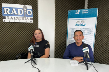 Sandra Milena Londoño y César Martínez, representantes de los comerciantes informales de Manizales.