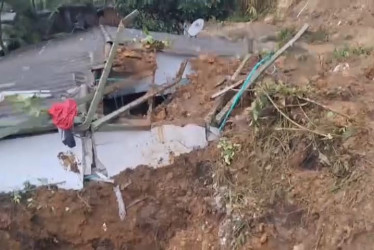 Un derrumbe sepultó una casa entre Norcasia y Samaná, una persona falleció. 