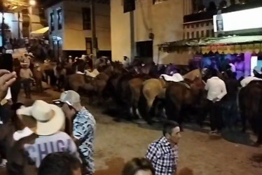 En las imágenes difundidas por los veedores ciudadanos se aprecian los incumplimientos de los caballistas.