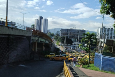 Paro de taxistas bloquea la glorieta de la calle 14 con Avenida Belalcázar