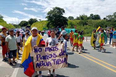 Comunidad de Arauca, Palestina (Caldas) se tomó de manera pacífica la vía Las Margaritas. 