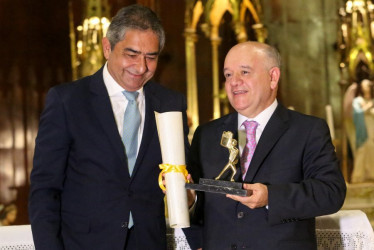 Jorge Hernán Botero; y el presidente de la Corte Constitucional y Caldense del Año 2023, José Fernando Reyes.