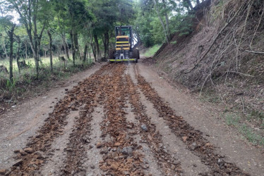 La Gobernación de Caldas envió maquinaria a atender y estabilizar nueve puntos afectados por la temporada de lluvias. Conozca las vías con restricciones para el tránsito.