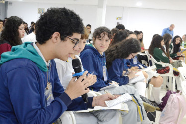 En el evento los estudiantes conversaron sobre las nuevas tecnologías y su aplicación. 