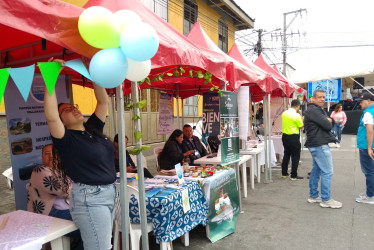 En Villamaría Expo 2024 también participaron productores de cafés especiales y negocios de gastronomía. Los comerciantes adornaron con globos sus carpas.