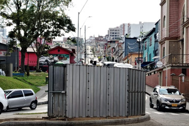 Esta era la estructura que estaban instalando en el separador de la calle 21 con carrera 13, en Liborio.