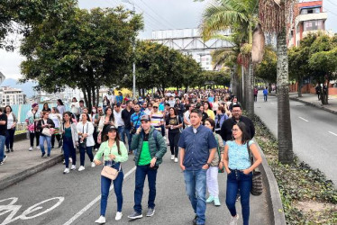 Hoy la marcha de educadores de Caldas fue desde el sector de El Cable hasta las oficinas del Fomag, en el barrio Palermo.