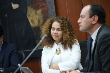 Foto I Cortesía para LA PATRIA  El debate de control político en el Senado a la ministra de Ciencia, Yesenia Olaya, tuvo momentos de polémica, sobre todo cuando la funcionaria señaló la senador Guido Echeverri de actos de machismo y racismo. 