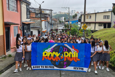 Comparsa temática de rock and roll realizada por grados sextos del colegio Fe y Alegría La Paz.