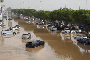 Las inundaciones sufridas en la Comunidad Valenciana dejan al menos 64 muertos.