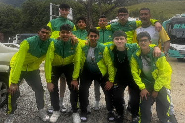 El equipo de baloncesto del Instituto Universitario.