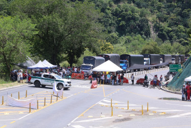 En una mesa de concertación se acordó ampliar a una hora el tiempo de apertura de la vía Manizales-Medellín, en Marmato. En este municipio se decretó ley seca.