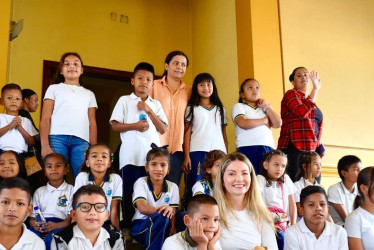 En compañía de la secretaria Sandra Patricia Álvarez Castro hicieron un recorrido por puntos destacados de la ciudad.