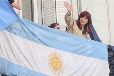 Foto | EFE || LA PATRIA  La expresidenta argentina Cristina Fernández dijo que la decisión de la Cámara Federal de Casación Penal de ratificar su condena en un caso por irregularidades en obras viales es un castigo "por ser mujer".